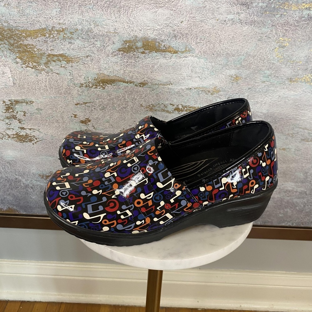 Easy Works By Easy Street Clog Shoes Womens Size 9 Multicolor Music Notes